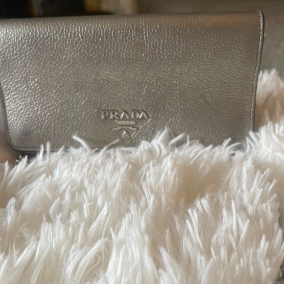 PRADA Silver leather shoulder bag - Picture 1 of 8